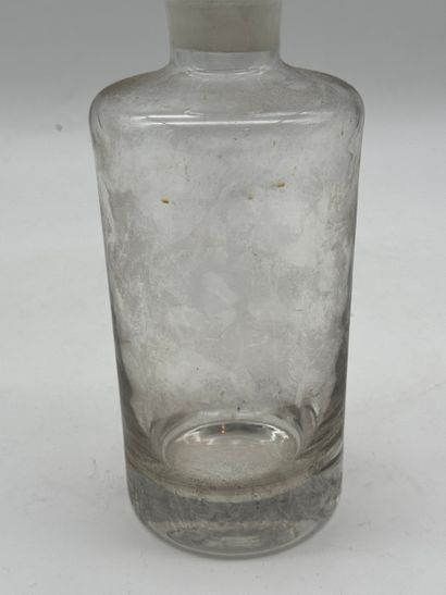 Crystal spirit decanter
Cylindrical, thick-bottomed...