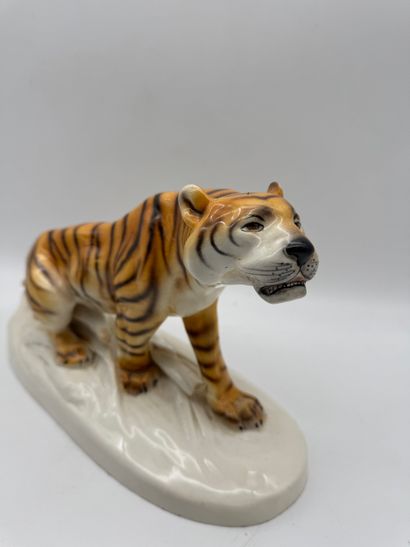 Otto Jarl (1856-1915), attributed to - Tiger
Porcelain...