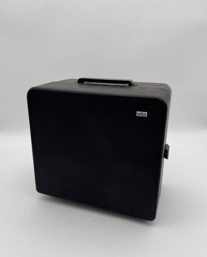 Braun - FP8 Super 8 projector 
Black plastic...