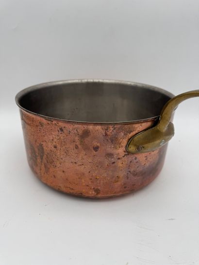 Large saucepan - Hammered copper, France
French-made...