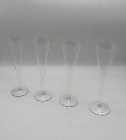Set of 4 champagne flutes

Dimensions: H....