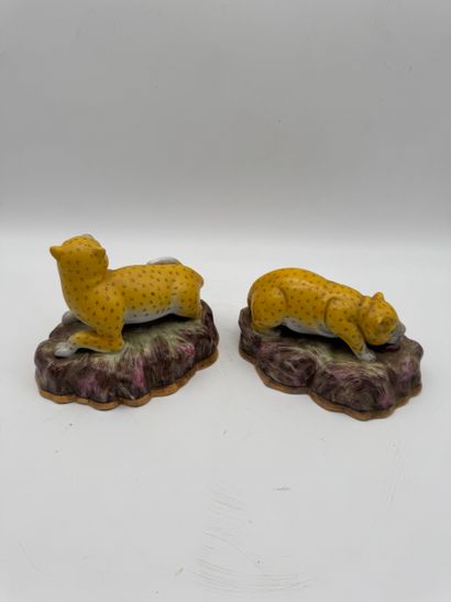 Pair of ceramic tigers - Staffordshire style
Two...