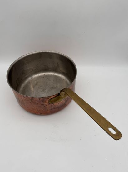 Large saucepan - Hammered copper, France
French-made...