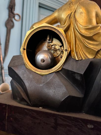 Pendule de style Néo-Empire (XX siècle)
Pendule...