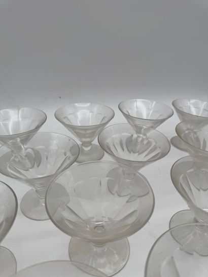 Suite of 15 crystal champagne glasses Rex...