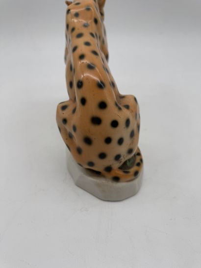 Sitzendorf Leopard
German porcelain depicting...