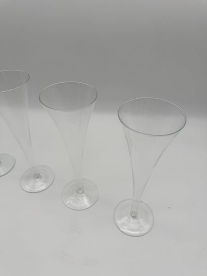 Set of 4 champagne flutes

Dimensions: H....