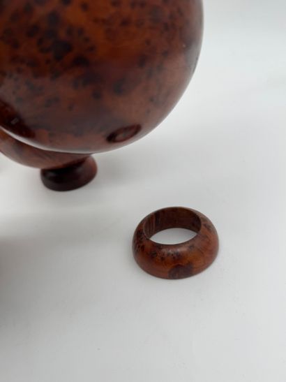 Set of wooden objects Spheres and geometric...
