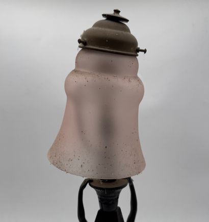 Lamp with Egyptian decoration, Art Deco style
Table...