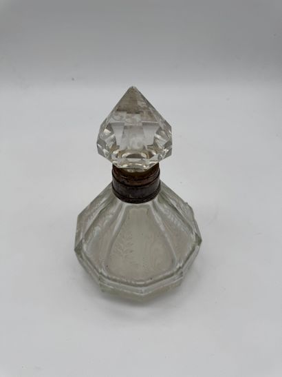 Cut crystal liqueur decanter, 800 thousandths...