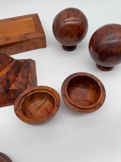 Set of wooden objects Spheres and geometric...