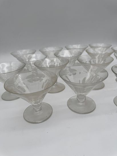 Suite of 15 crystal champagne glasses Rex...