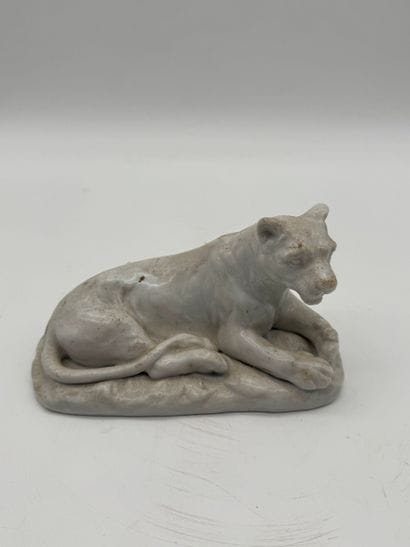 Lioness in porcelain 
Porcelain subject depicting...