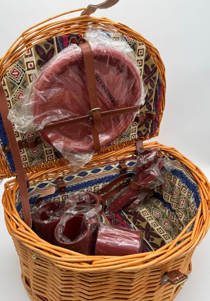 Picnic-style wicker basket with garnish
Picnic-style...