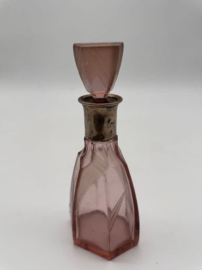Rose-tinted crystal spirit decanter, 800...