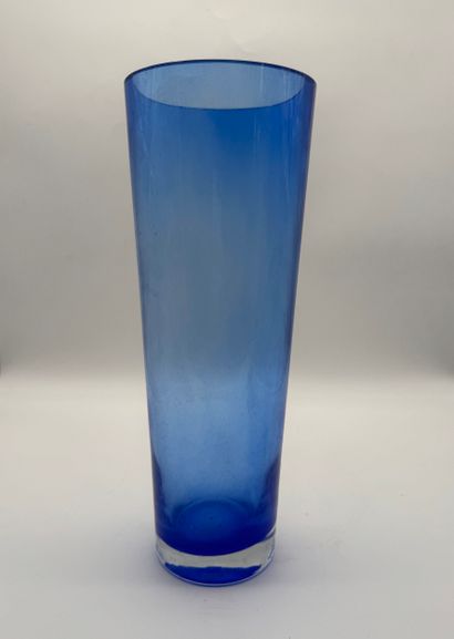 Blue crystal vase
Large cylindrical vase...