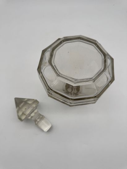 Cut crystal spirit decanter, 800 thousandths...