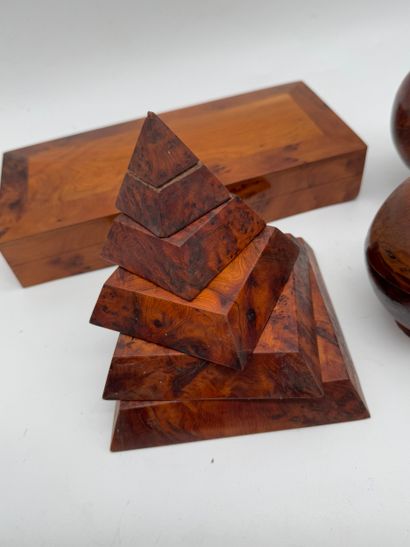 Set of wooden objects Spheres and geometric...