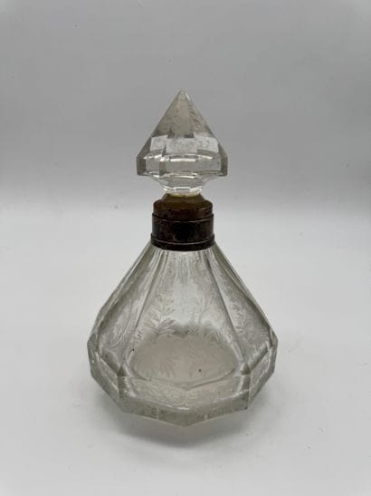 Cut crystal liqueur decanter, 800 thousandths...