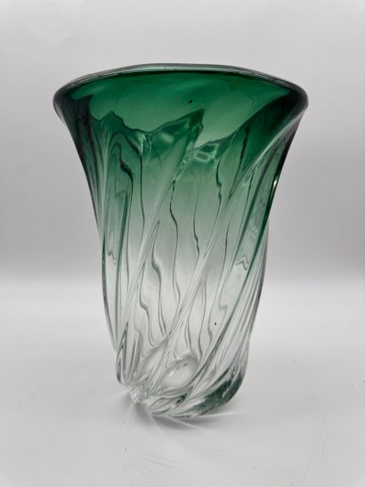 Val Saint-Lambert (XX century) Green-tinted...
