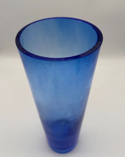 Blue crystal vase
Large cylindrical vase...