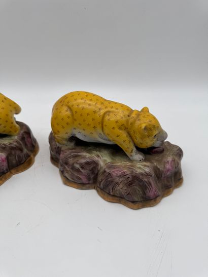 Pair of ceramic tigers - Staffordshire style
Two...