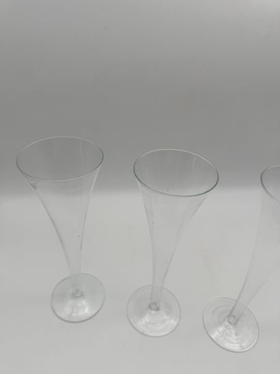 Set of 4 champagne flutes

Dimensions: H....