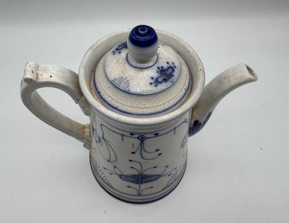 Sarreguemines - Porcelain coffee pot
White...