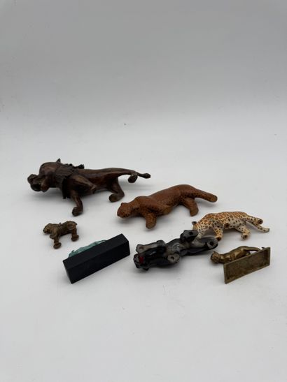 Set of animal figurines Bronze, brass, wood...