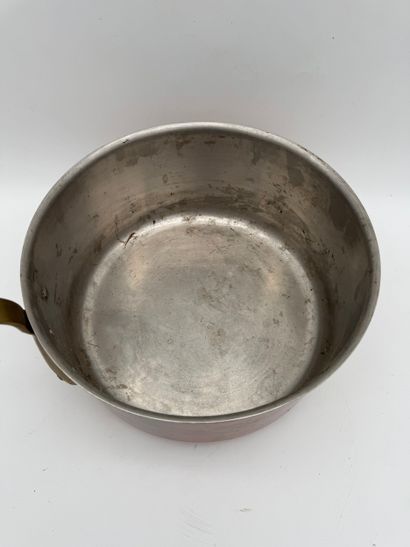 Large saucepan - Hammered copper, France
French-made...