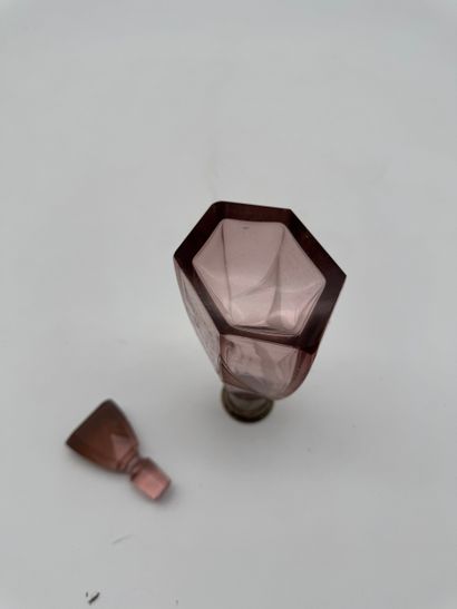Rose-tinted crystal spirit decanter, 800...
