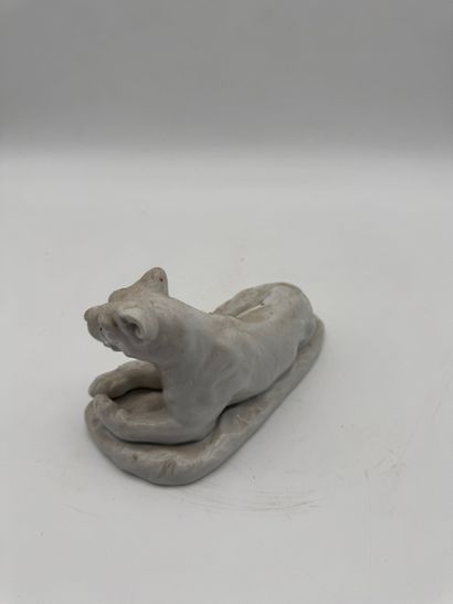 Lioness in porcelain 
Porcelain subject depicting...
