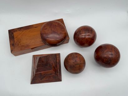 Set of wooden objects Spheres and geometric...