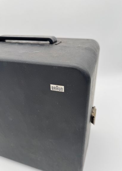 Braun - FP8 Super 8 projector 
Black plastic...