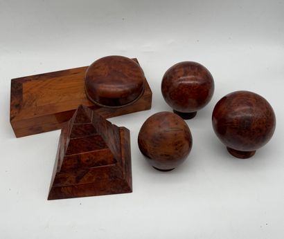 Set of wooden objects Spheres and geometric...