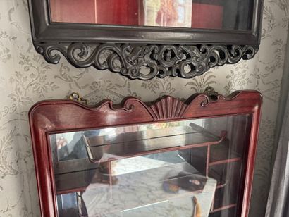 Vitrine murale asiatique en bois
Meuble vitrine...