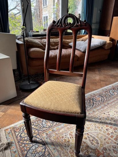Suite de quatre chaises de style Louis-Philippe...