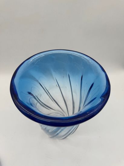Val Saint-Lambert Blue gradient blown crystal...