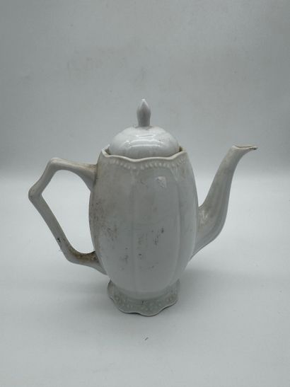 Coffee pot 
In molded white porcelain, with...
