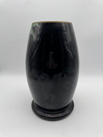 Hand-painted bird vase
Vase in composite...