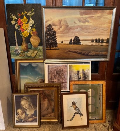 Set of approx. 8 frames 
Set of frames with...