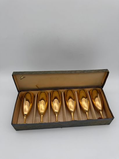 Suite of six Laeken champagne flutes (20th...