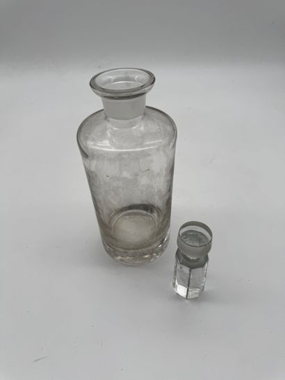 Crystal spirit decanter
Cylindrical, thick-bottomed...