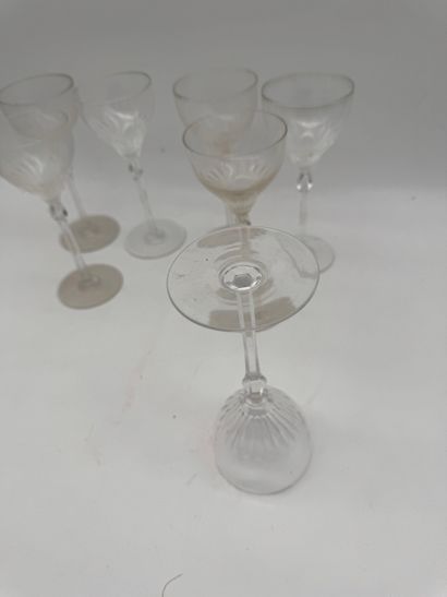 Suite of 7 crystal wine glasses Nestor model...