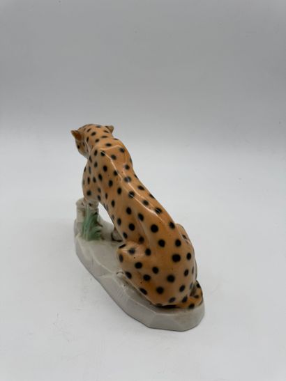 Sitzendorf Leopard
German porcelain depicting...