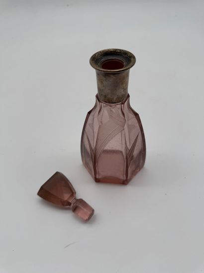 Rose-tinted crystal spirit decanter, 800...