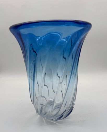 Val Saint-Lambert Blue gradient blown crystal...