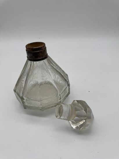 Cut crystal liqueur decanter, 800 thousandths...