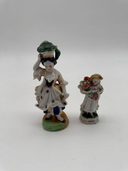 Set of two German porcelain figures
Set comprising...