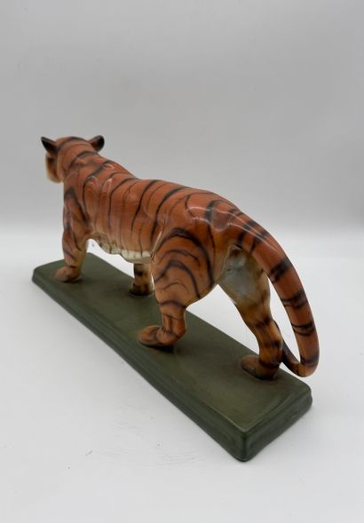 Ceramic tiger
Glazed ceramic sculpture of...
